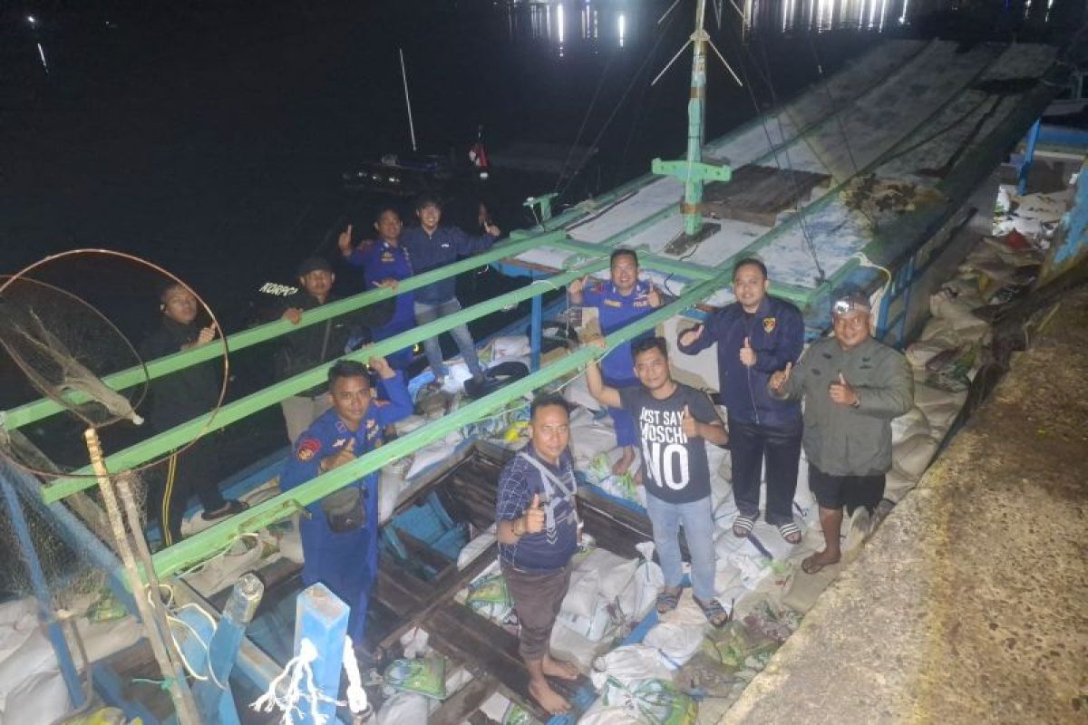 Polres Belitung-Ditpolairud Polda Babel gagalkan pengangkutan 300 karung pasir timah