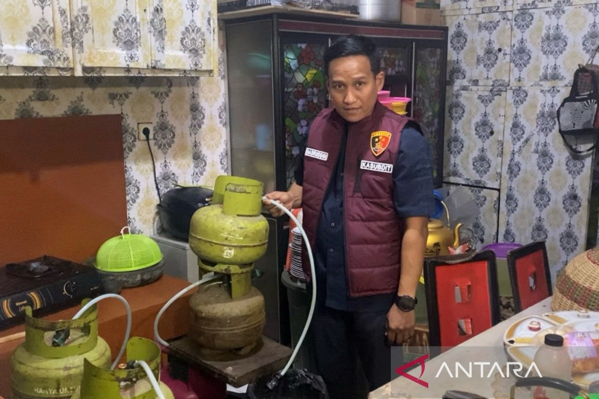 Polda Riau gerebek pangkalan gas oplosan di Pekanbaru