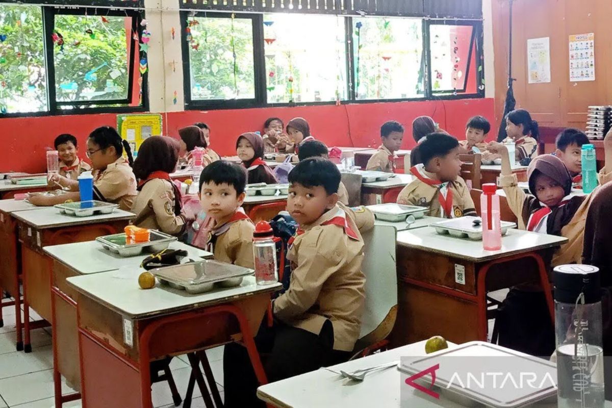Polisi periksa koki-pengantar MBG ke SDN 01 Gedong