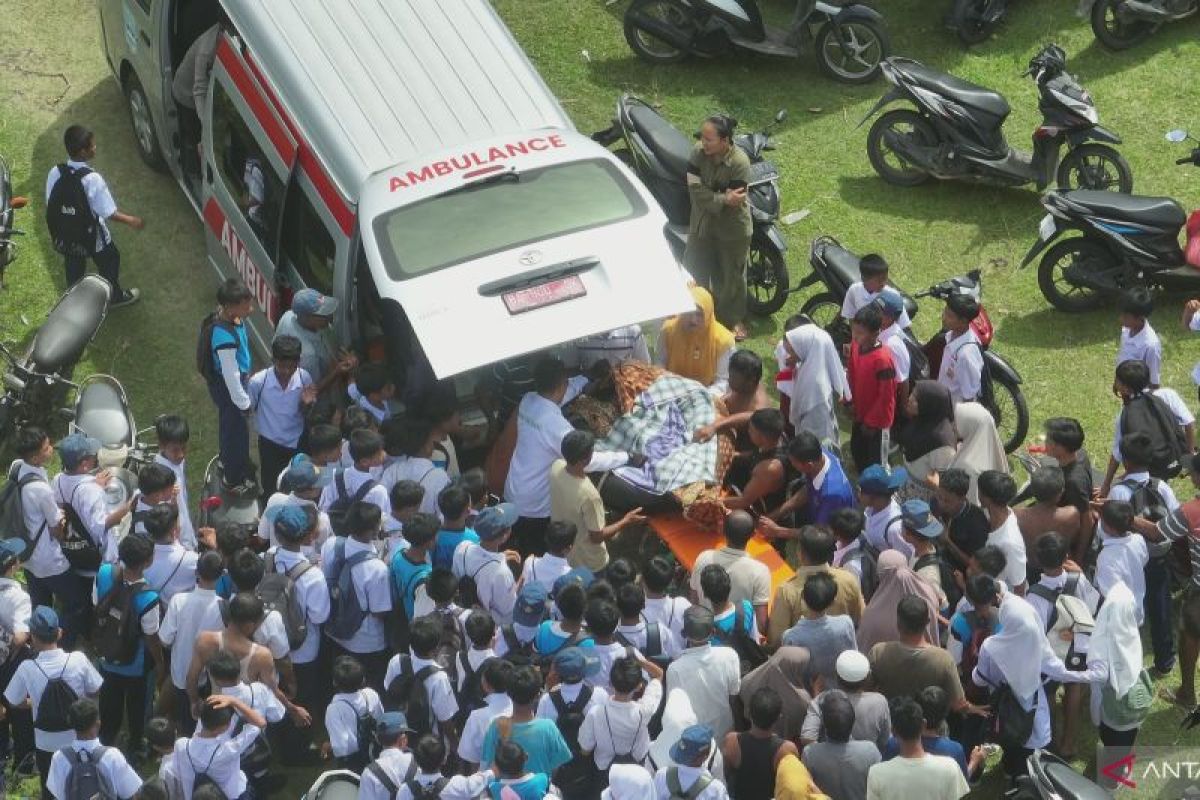 Tim gabungan Basarnas temukan warga terseret ombak pantai Sasak meninggal dunia