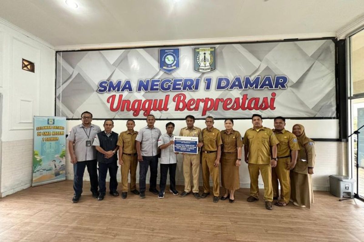 PT Timah serahkan bantuan pembangunan sarana SMAN 1 Damar Belitung Timur