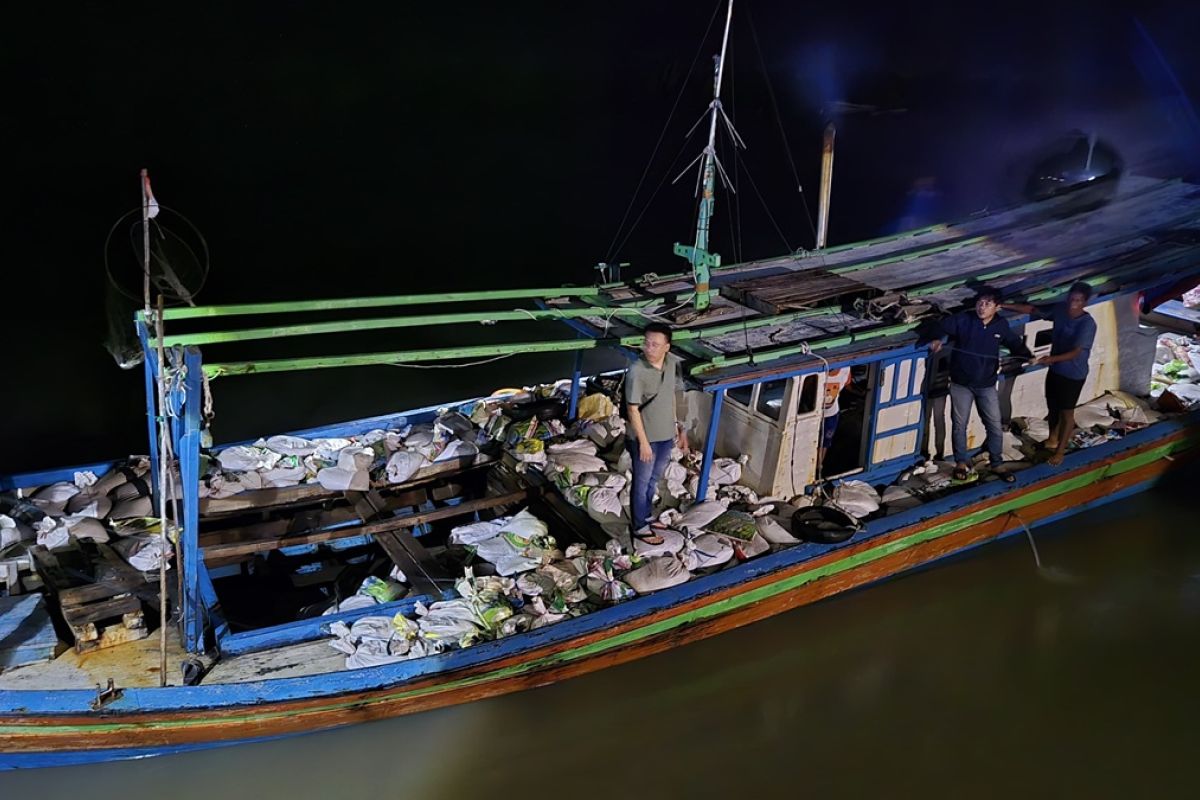 Polda Bangka Belitung amankan kapal bermuatan pasir timah