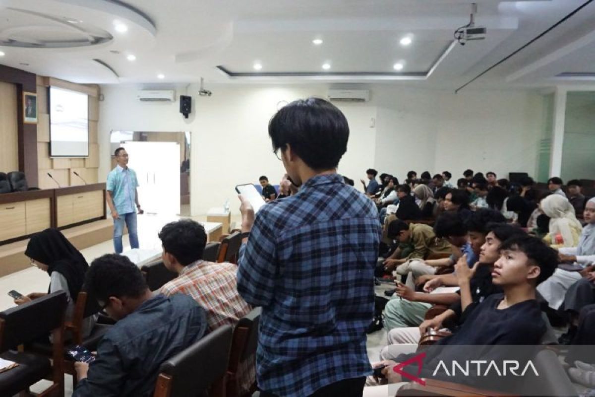 FEB UNS gandeng AdaKami selenggarakan edukasi literasi keuangan digital