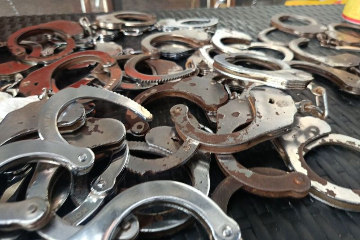 Polres Buleleng tangkap oknum polisi diduga jambret kalung warga