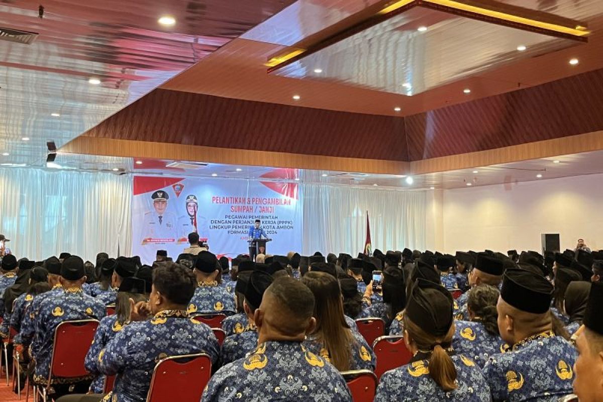 Wali Kota Ambon lantik 1.152 PPPK tahap pertama formasi 2024, ini kata Bodewin