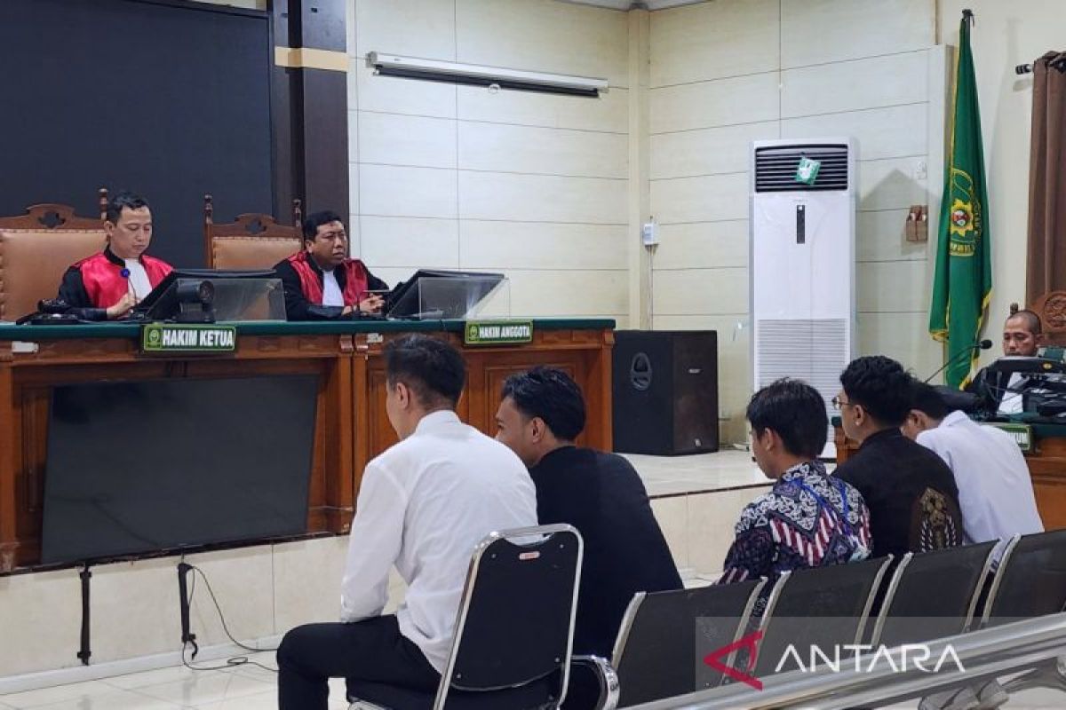 Lima mahasiswa pelaku  demo anarkis Hari Buruh dituntut 3 bulan penjara