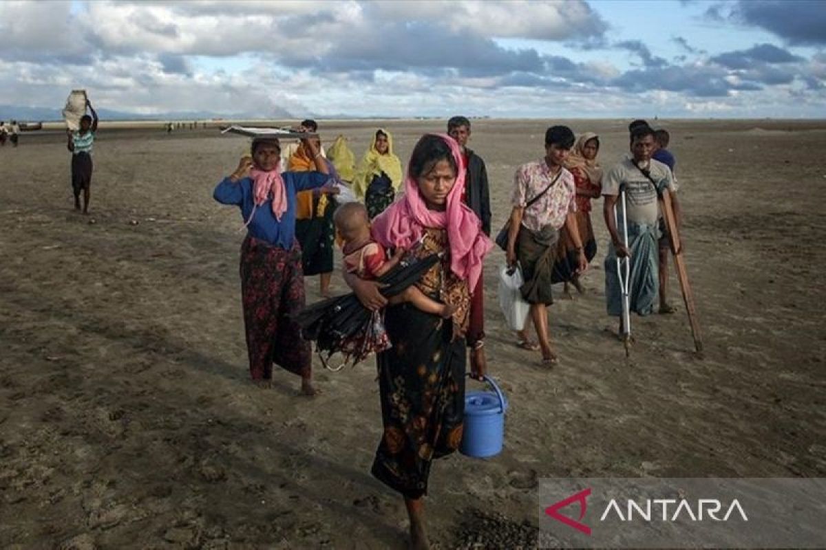 Kapal pembawa 100 migran Rohingya terbalik di perairan Malaysia