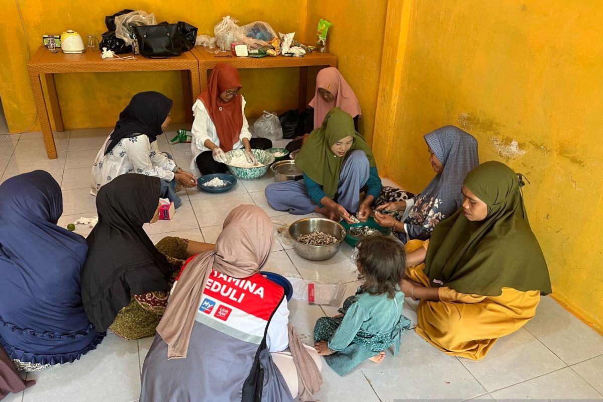 Pertamina Minangkabau latih masyarakat pesisir buat olahan lokan