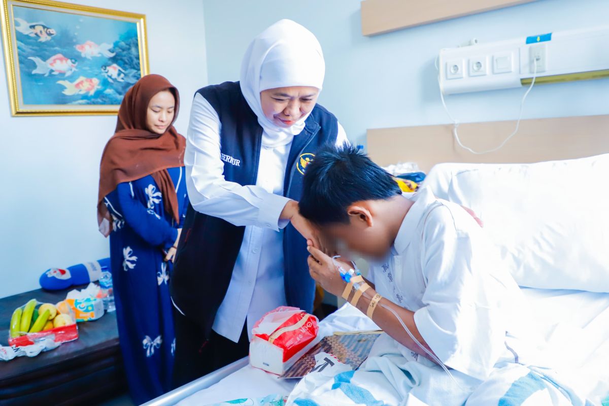 Khofifah beri semangat dan doakan kesembuhan korban selamat Al Khoziny