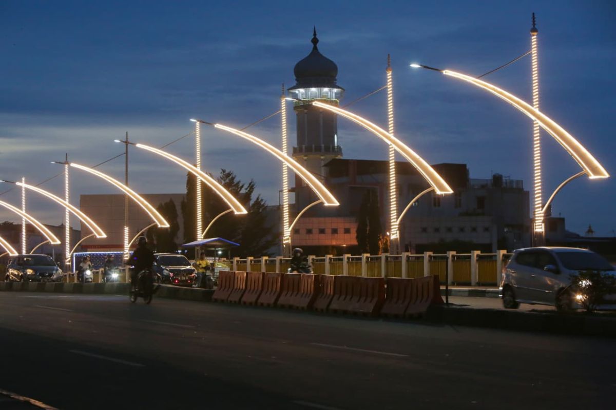 Pemko Banda Aceh pasang 456 lampu LED untuk penerangan kota