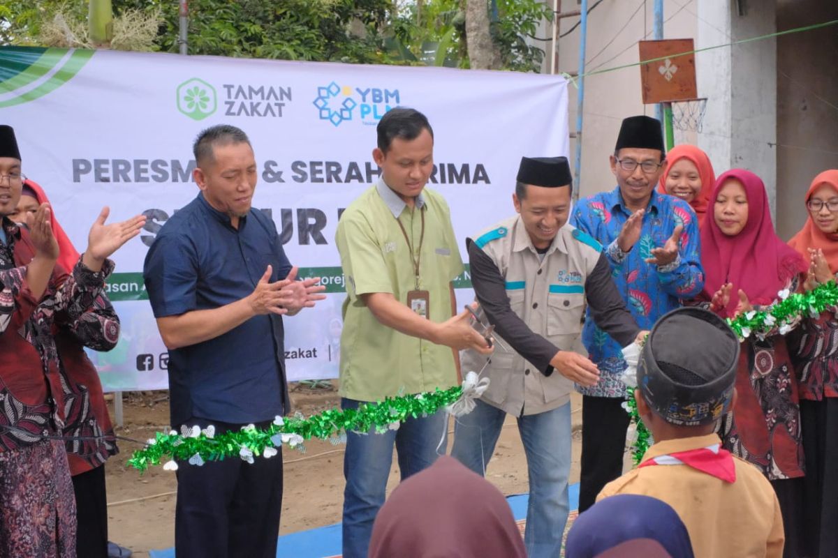 Taman Zakat dan YBM PLN bangun sumur bor atasi krisis air di Ngawi