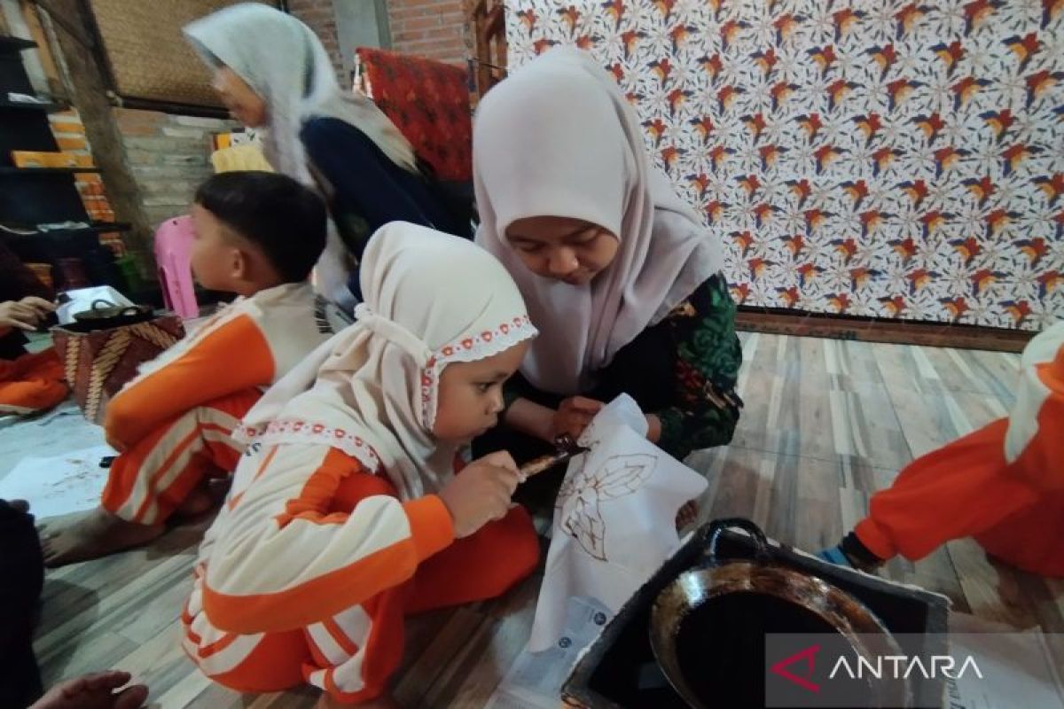 Pemkab Kudus dorong lahirnya pelaku usaha batik lewat pelatihan  gratis
