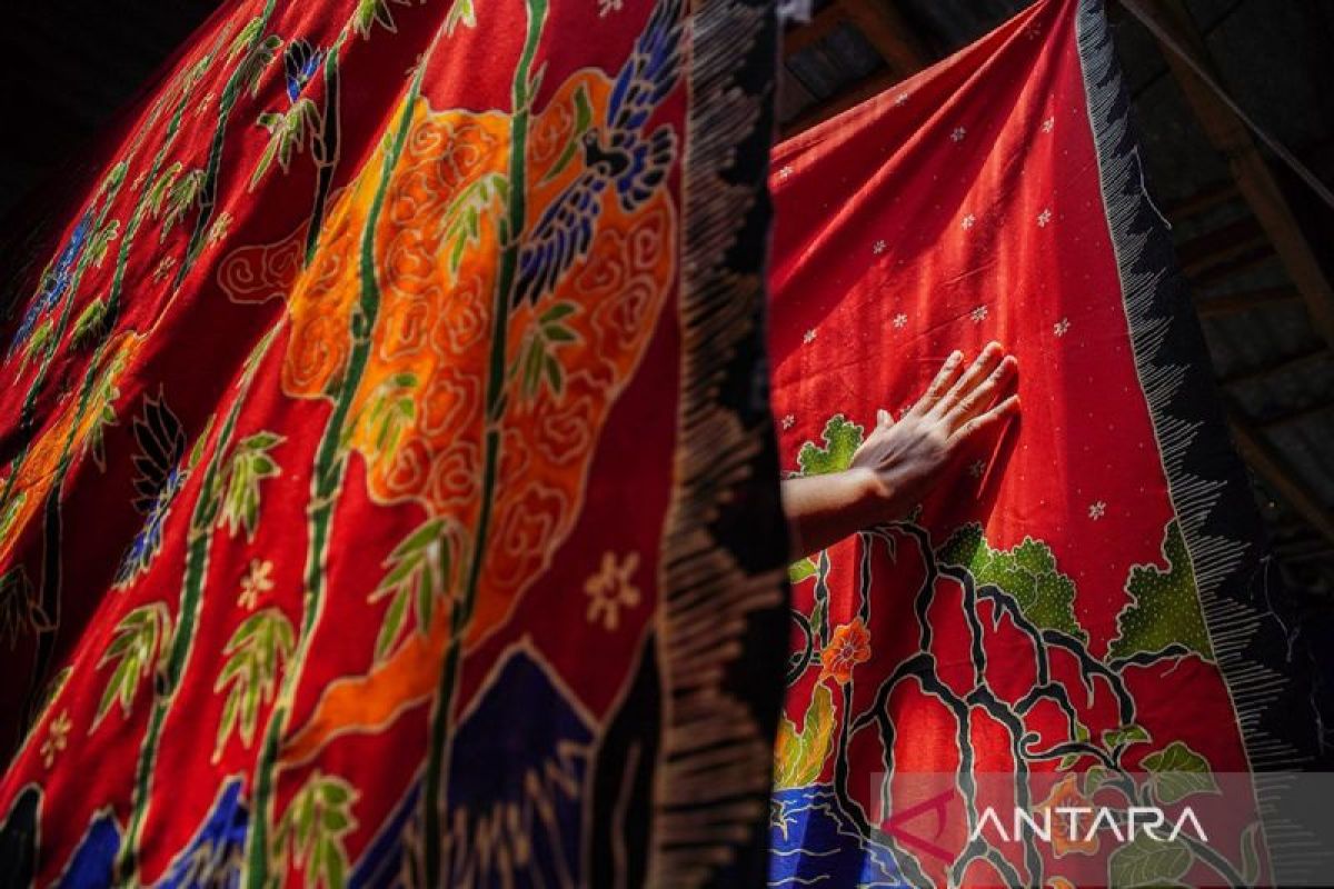 Sejarah Hari Batik Nasional 2 Oktober dan tema perayaan di tahun 2025