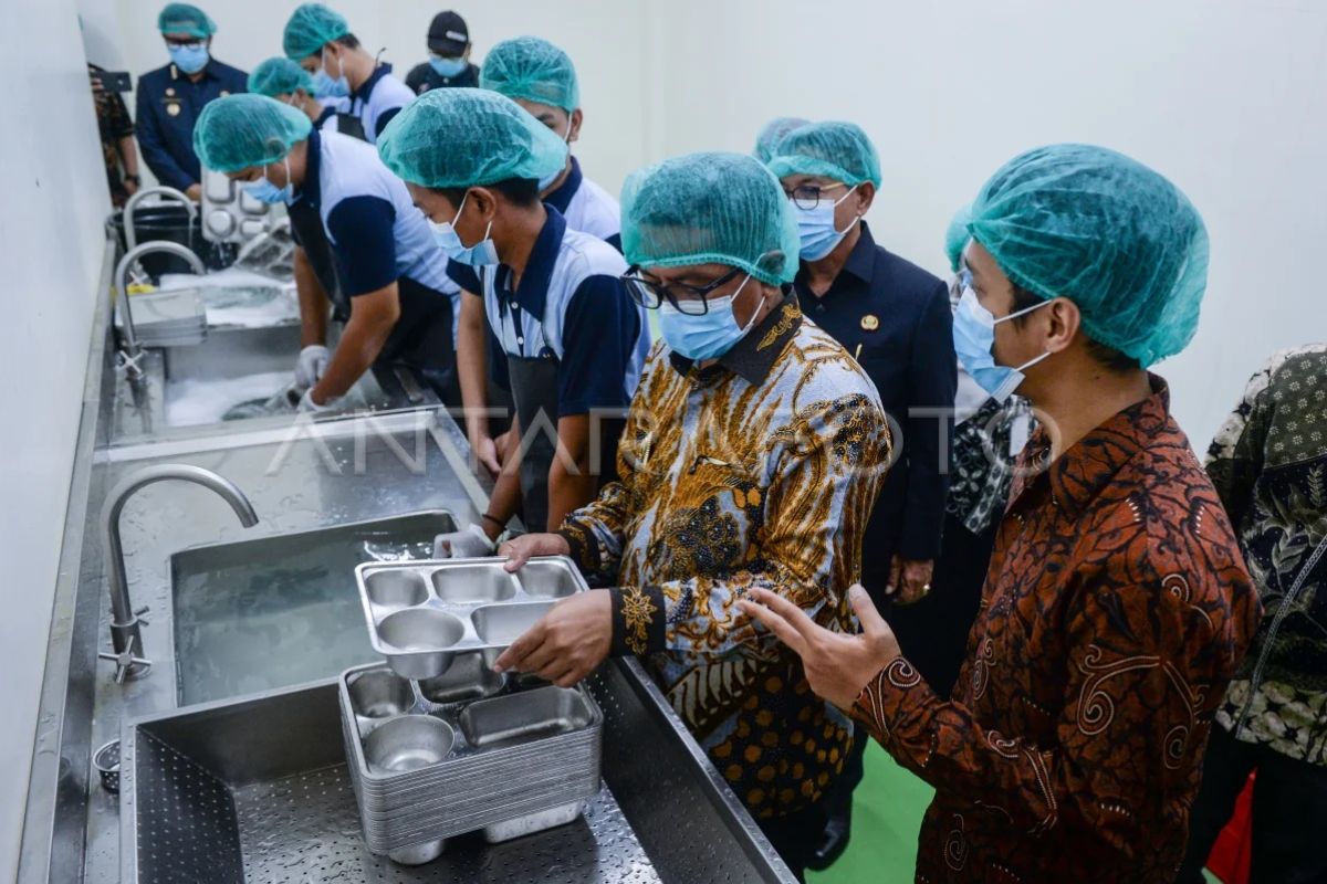 Gubernur Banten apresiasi SPPG di Tangerang rekrut tenaga kerja lokal