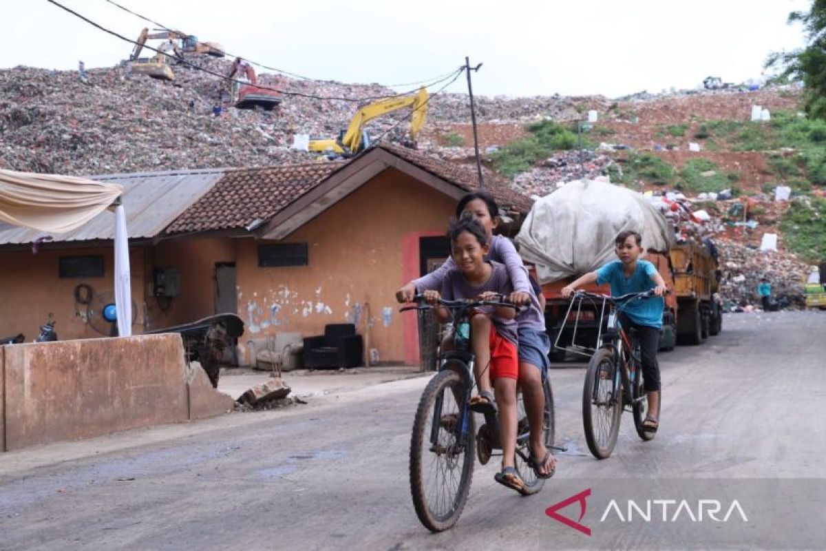 Pemkab Bekasi bersiap olah sampah jadi energi listrik