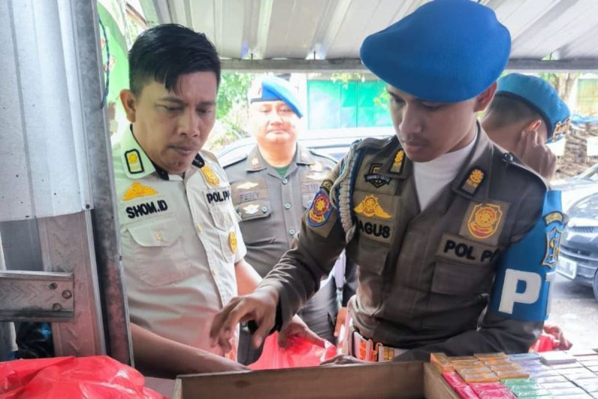 Satpol PP-Bea Cukai sita 163 ribu rokok ilegal