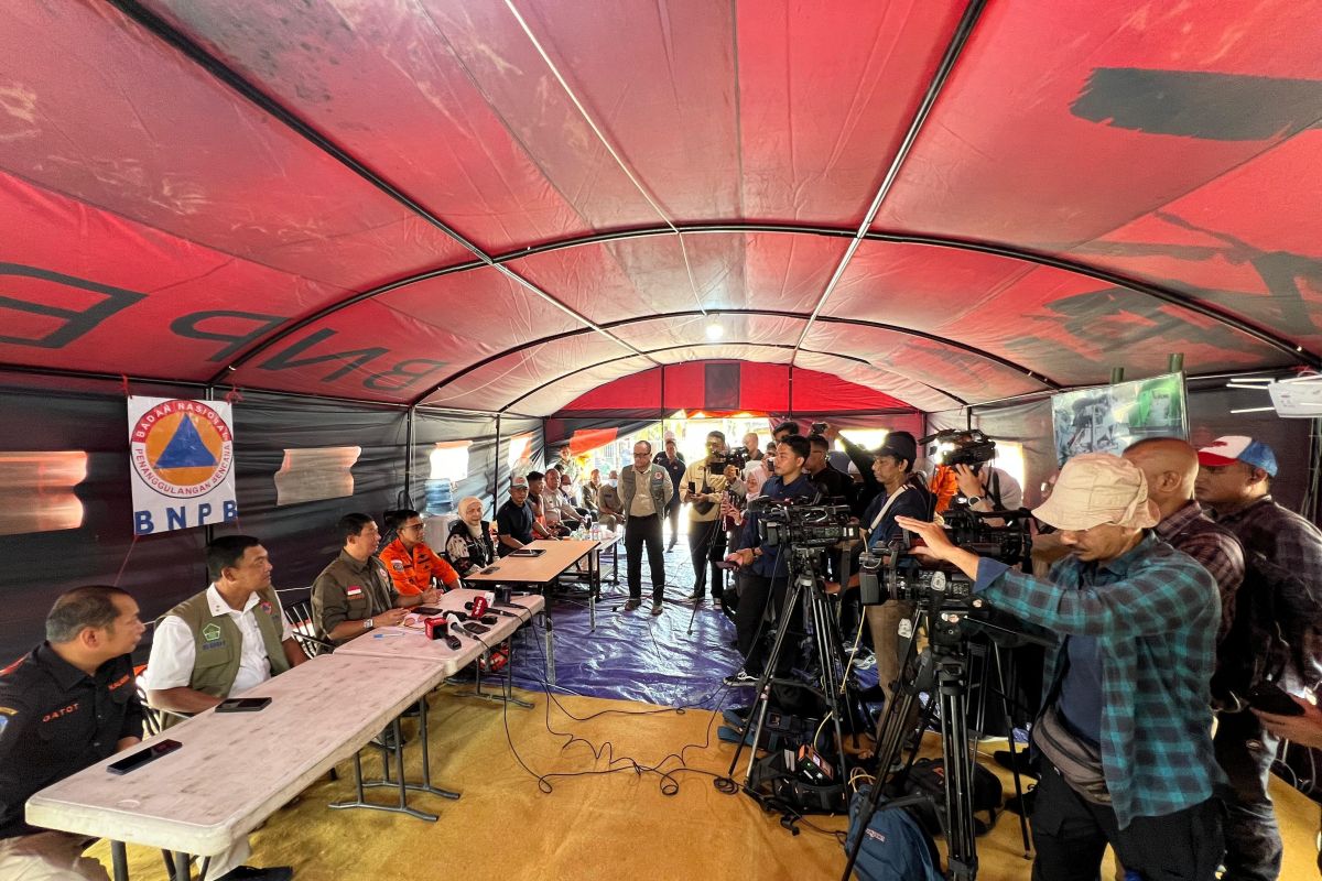 BNPB: 400 lebih personel SAR bekerja siang malam di Ponpes Al Khoziny