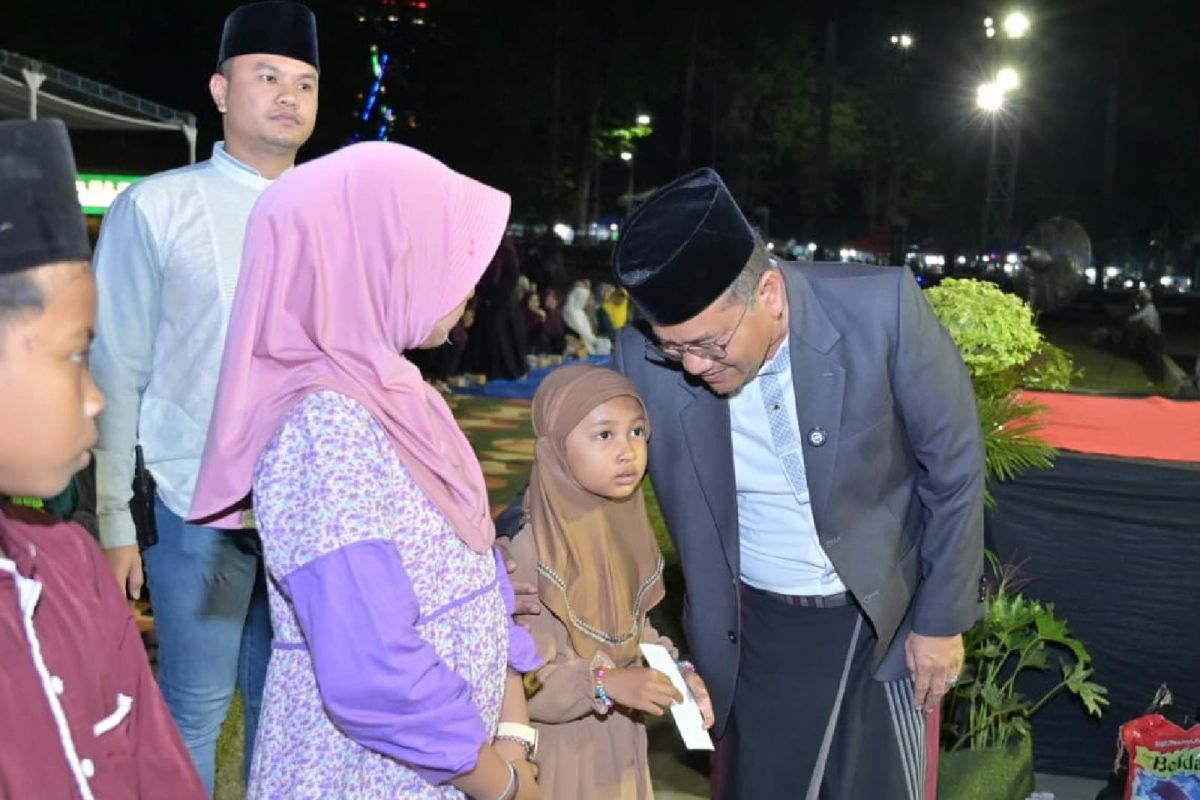 Pemkot Jambi salurkan  bantuan Rp115 juta dari sedekah ASN dan Baznas