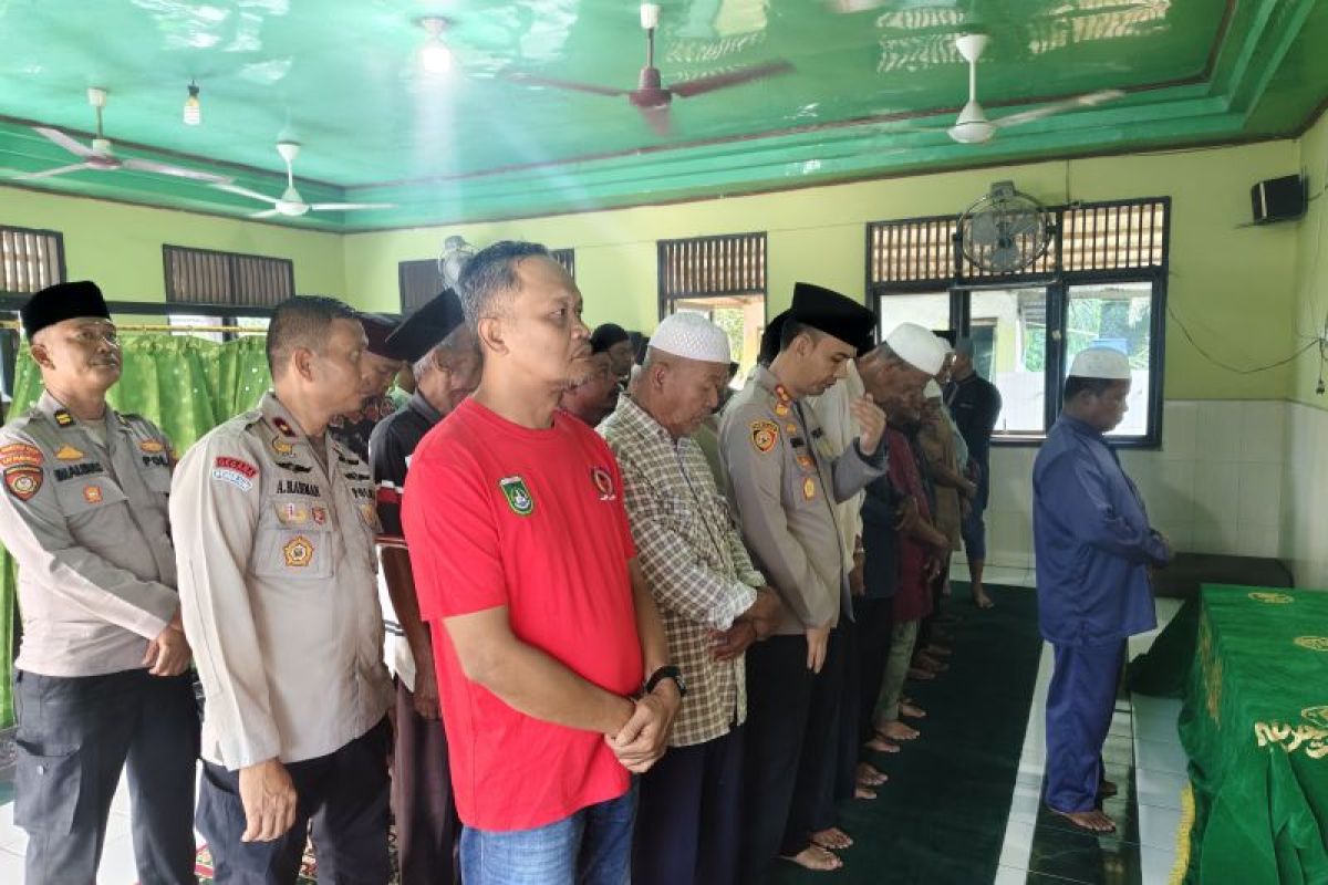 Kapolres Dumai ikuti Sholat Jenazah warga meninggal diduga terdampak ledakan Kilang Pertamina