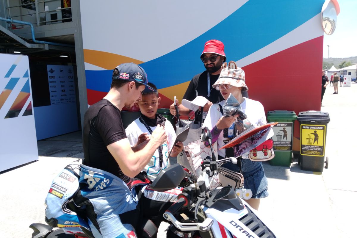 Kehadiran pelajar NTB menambah kemeriahan ajang MotoGP Indonesia 2025
