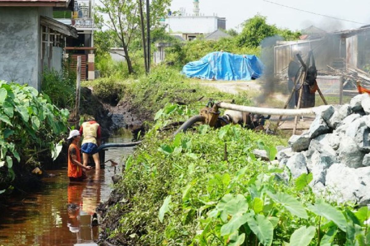 Pemkot Palangka Raya intensifkan perawatan drainase cegah banjir