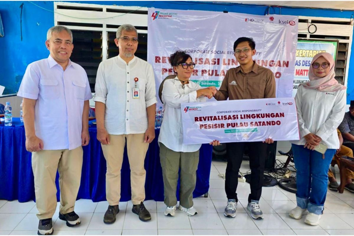 Peduli Daerah Pesisir, Pasar Modal Tanam 4.700 Bibit Mangrove dan Rekonstruksi Akses Dermaga di Satando