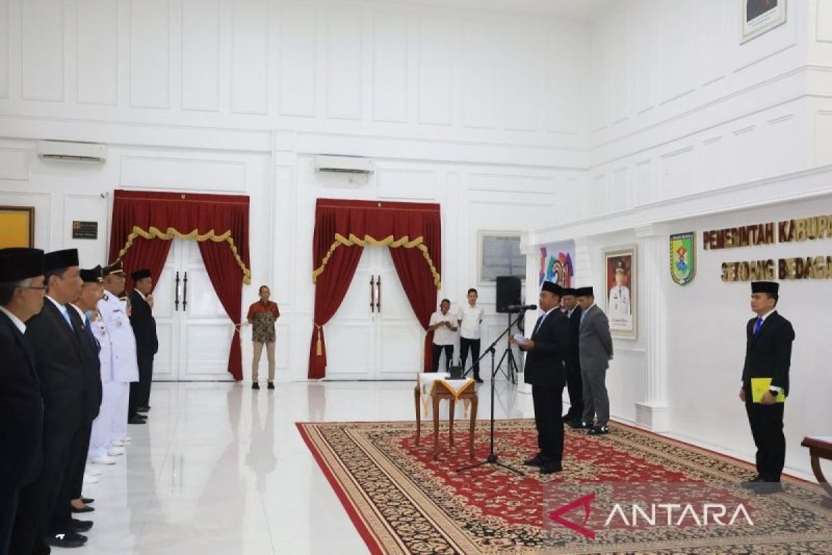 Bupati Darma Wijaya lantik 47 pejabat, 5 eselon II pegang dua jabatan