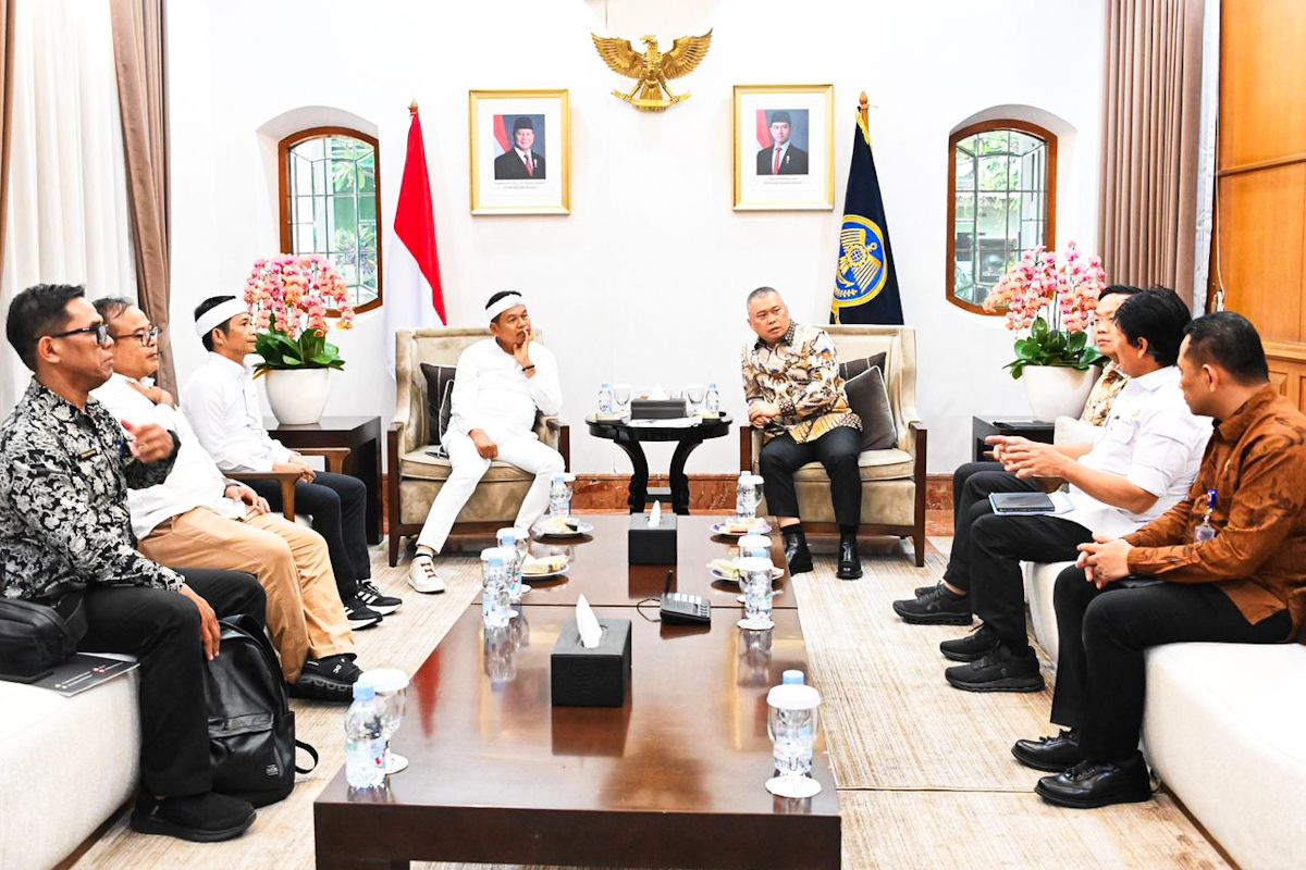 Menhub dan Gubernur Dedi Mulyadi perkuat pengembangan transportasi di Jawa Barat