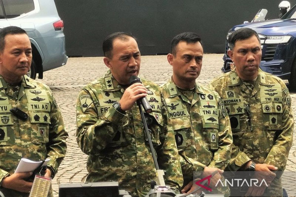 TNI gives Rp350 million to families of fallen anniversary heroes