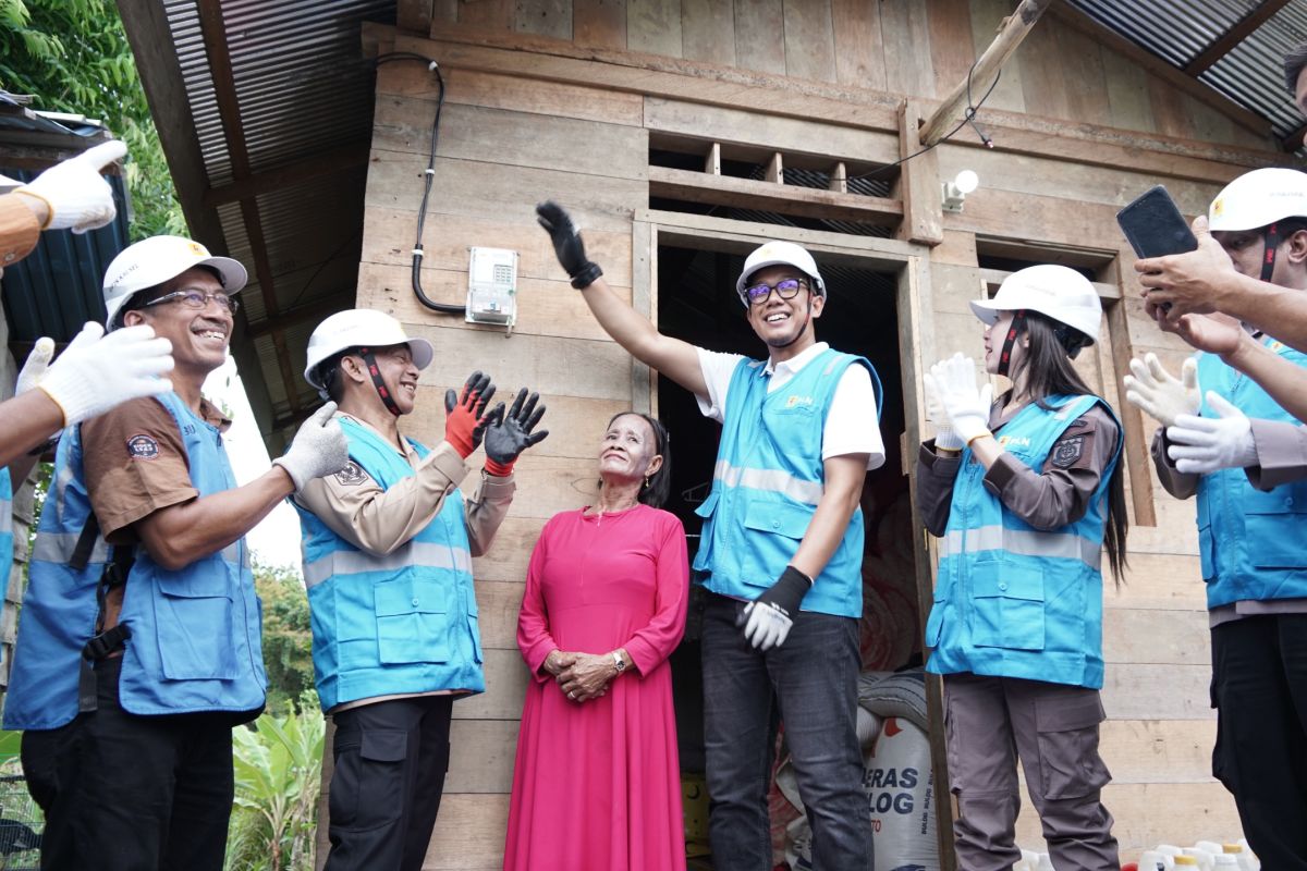 PLN Kalselteng nyalakan program LUTD di Hingan Tokung