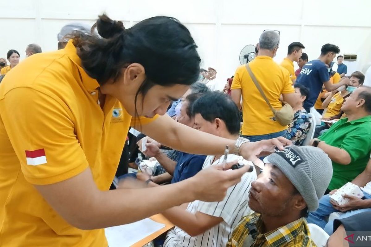 207 warga dapat layanan operasi katarak gratis