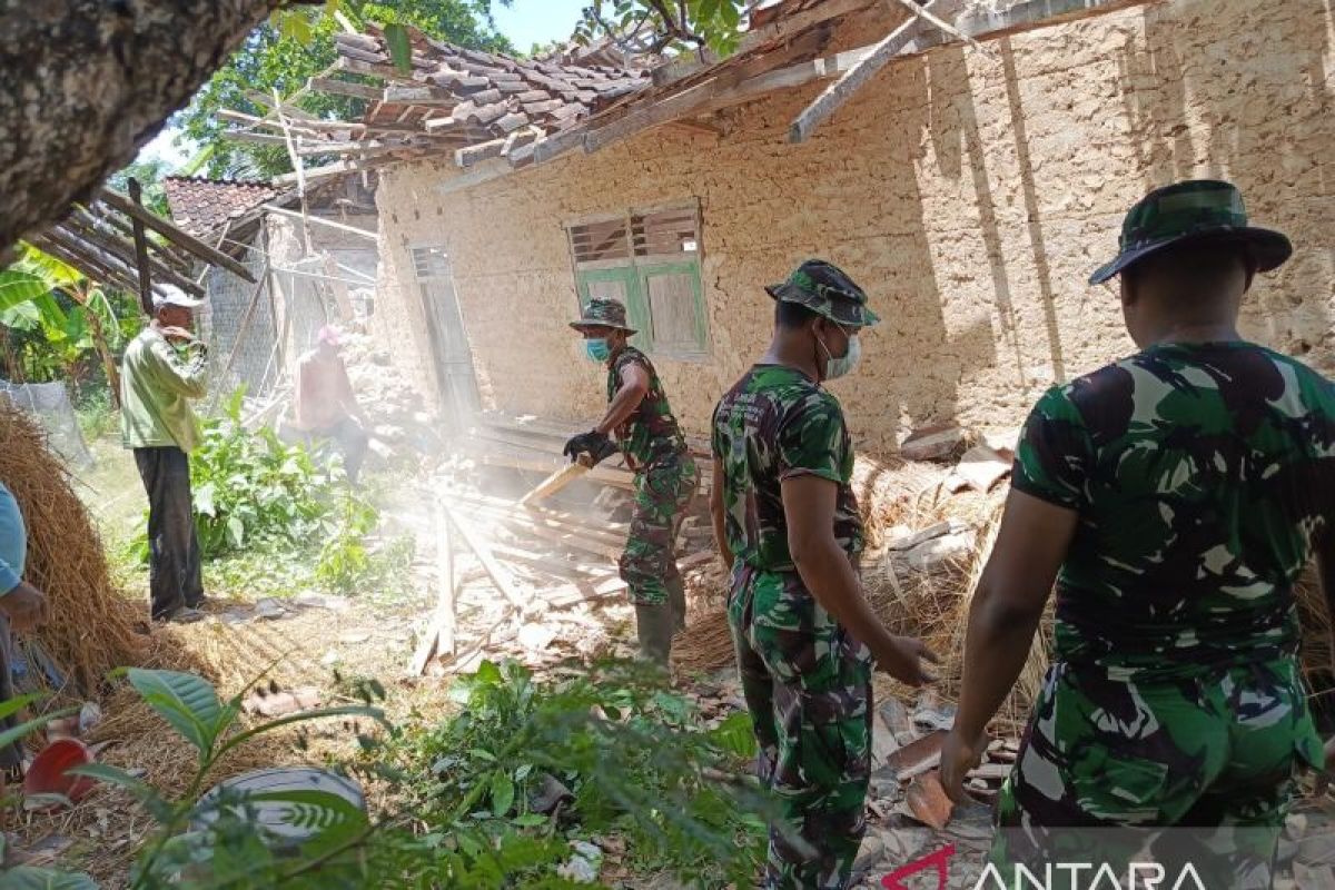 Kodim Sumenep kirim personel ke lokasi gempa di Pulau Sapudi