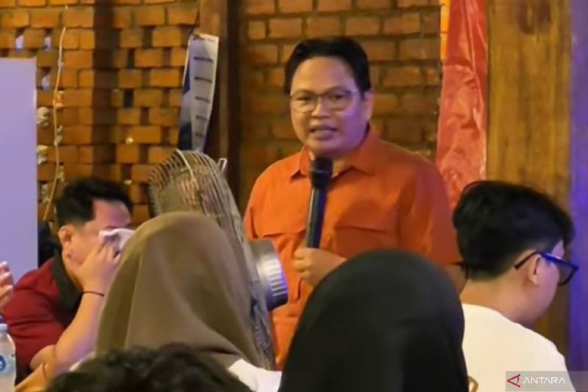 Fraksi PKS fasilitasi belajar sepak bola anak desa