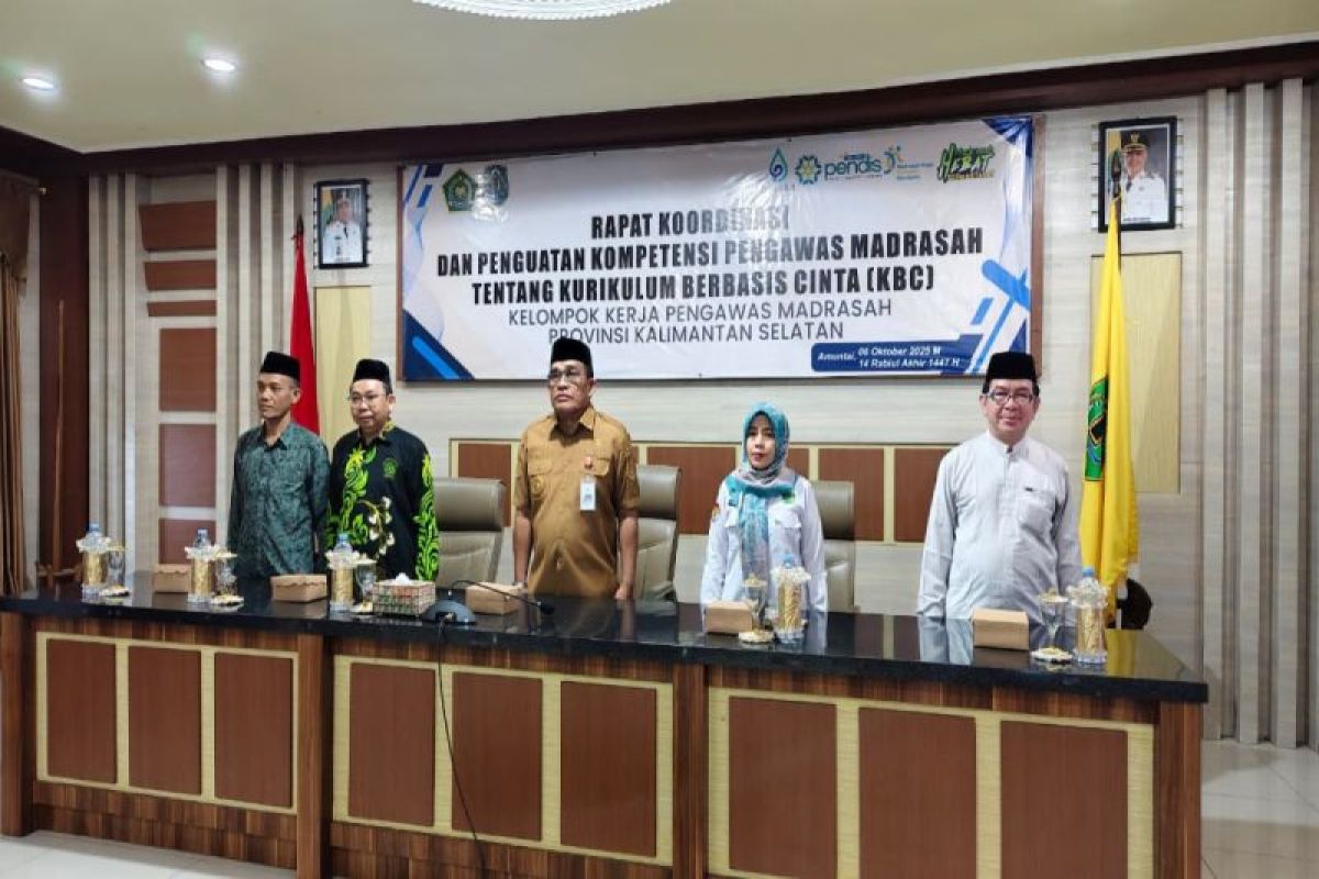 Bupati HSU buka penguatan kompetensi pengawas madrasah Kalsel