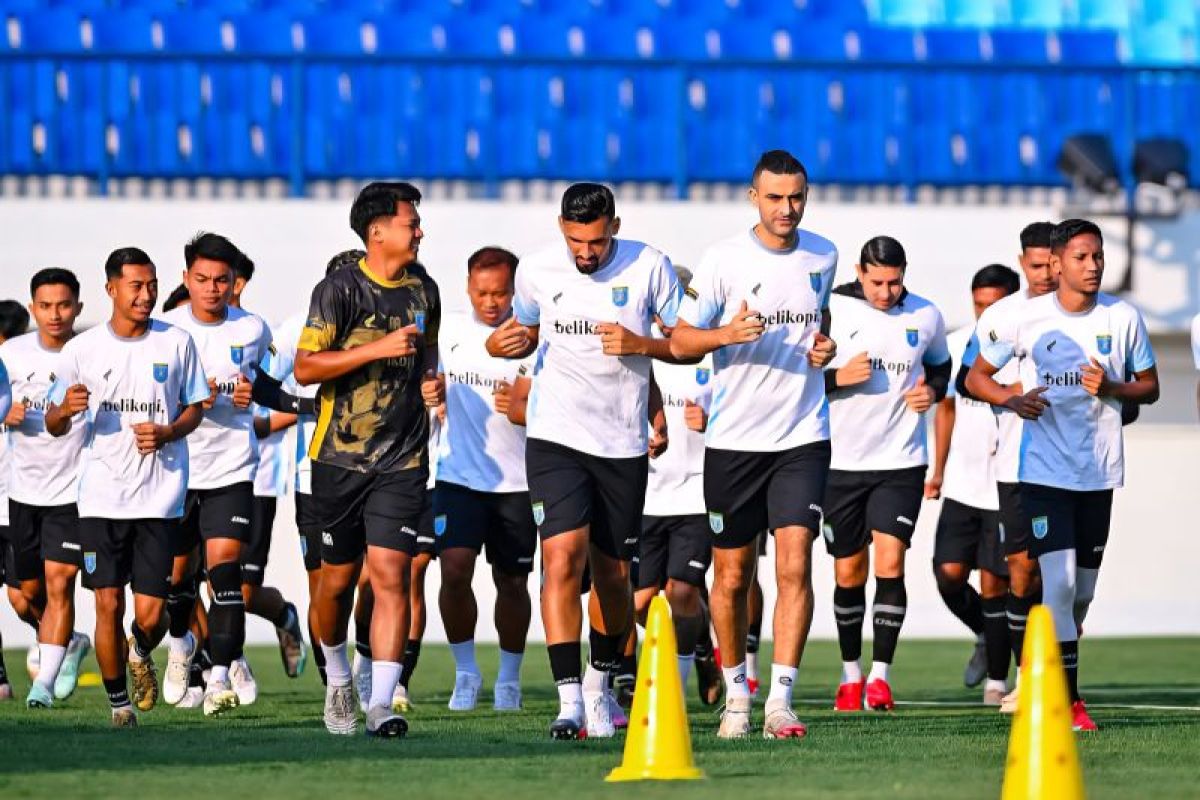 Tiga pemain absen, Persela tetap maksimal lawan Persipura