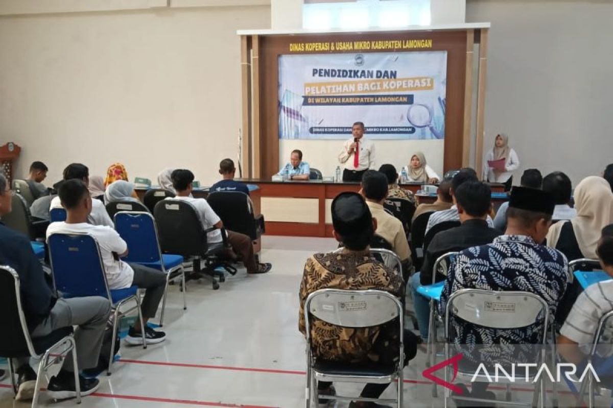 Diskopum Lamongan latih pengurus untuk kesiapan operasional KDKMP