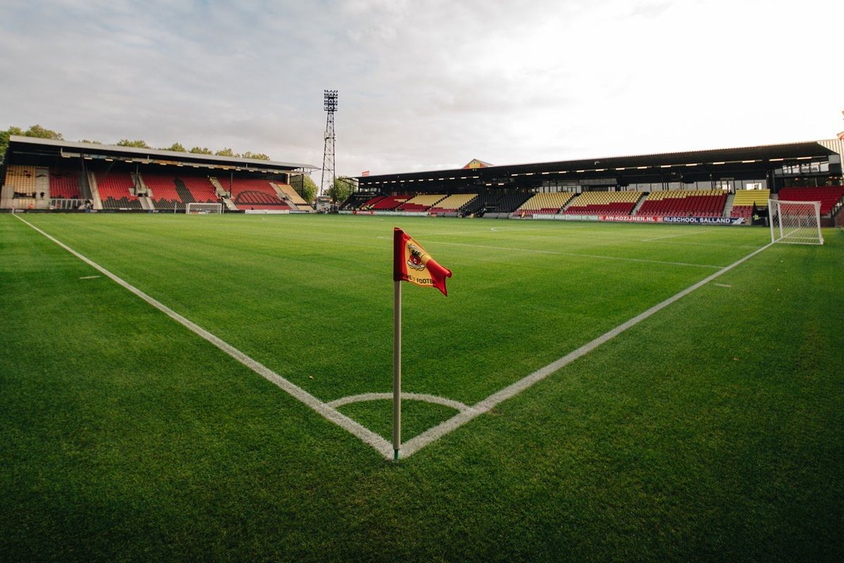 Dean James tampil nyaris satu laga penuh saat Eagles diimbangi NEC 1-1