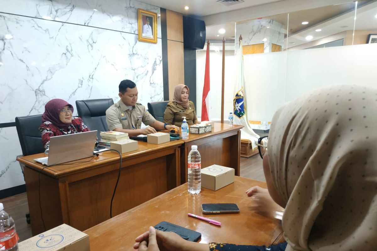 Pemkab edukasi pengelola perpustakaan tingkatkan literasi masyarakat