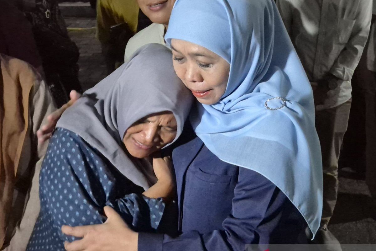 Gubernur Jatim puji kecepatan DVI Polri identifikasi korban Al Khoziny