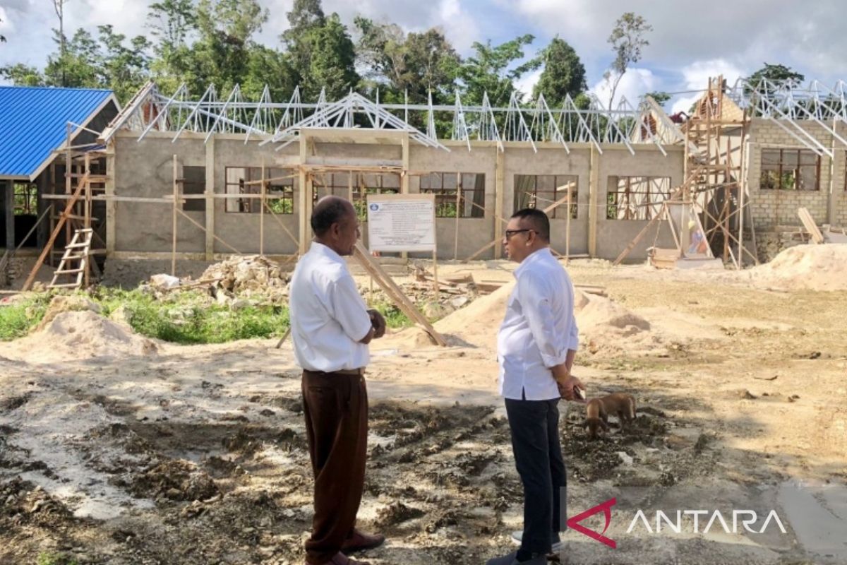 Kemendikbudasmen lakukan revitalisasi sarana pendidikan di Biak Numfor