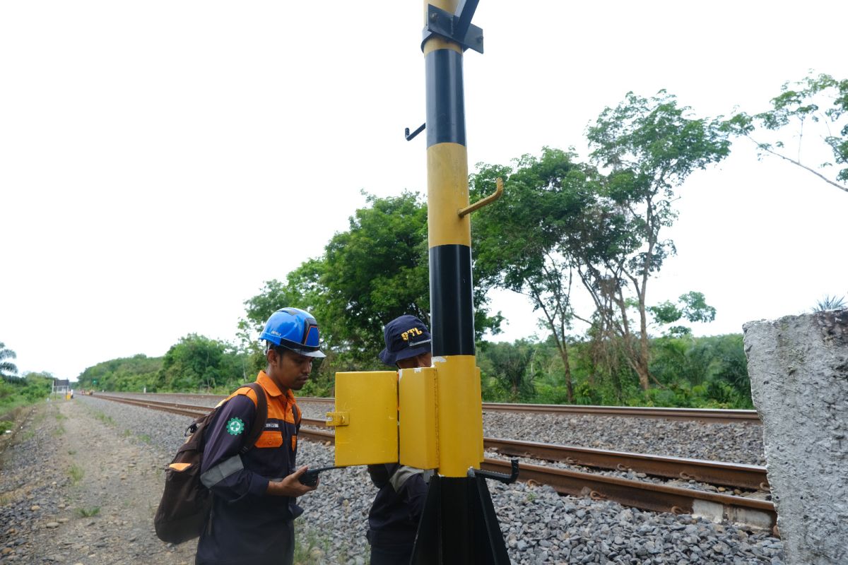 KAI Palembang perkuat sistem persinyalan dan telekomunikasi dengan proteksi petir