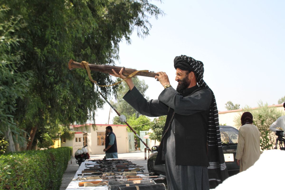 Polisi temukan 400 senjata api dan perlengkapan militer di Afghanistan