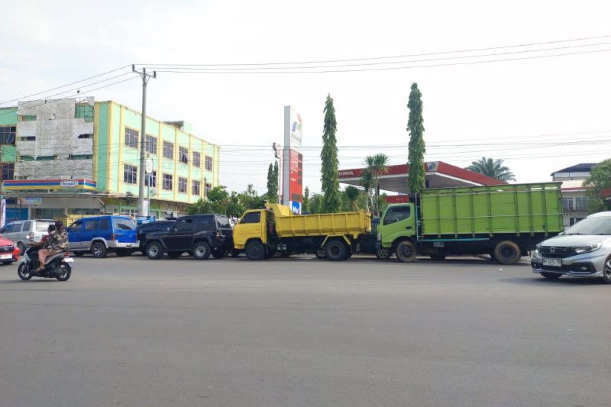 Pemkot Jambi batasi  kendaraan roda enam isi BBM Solar dalam kota