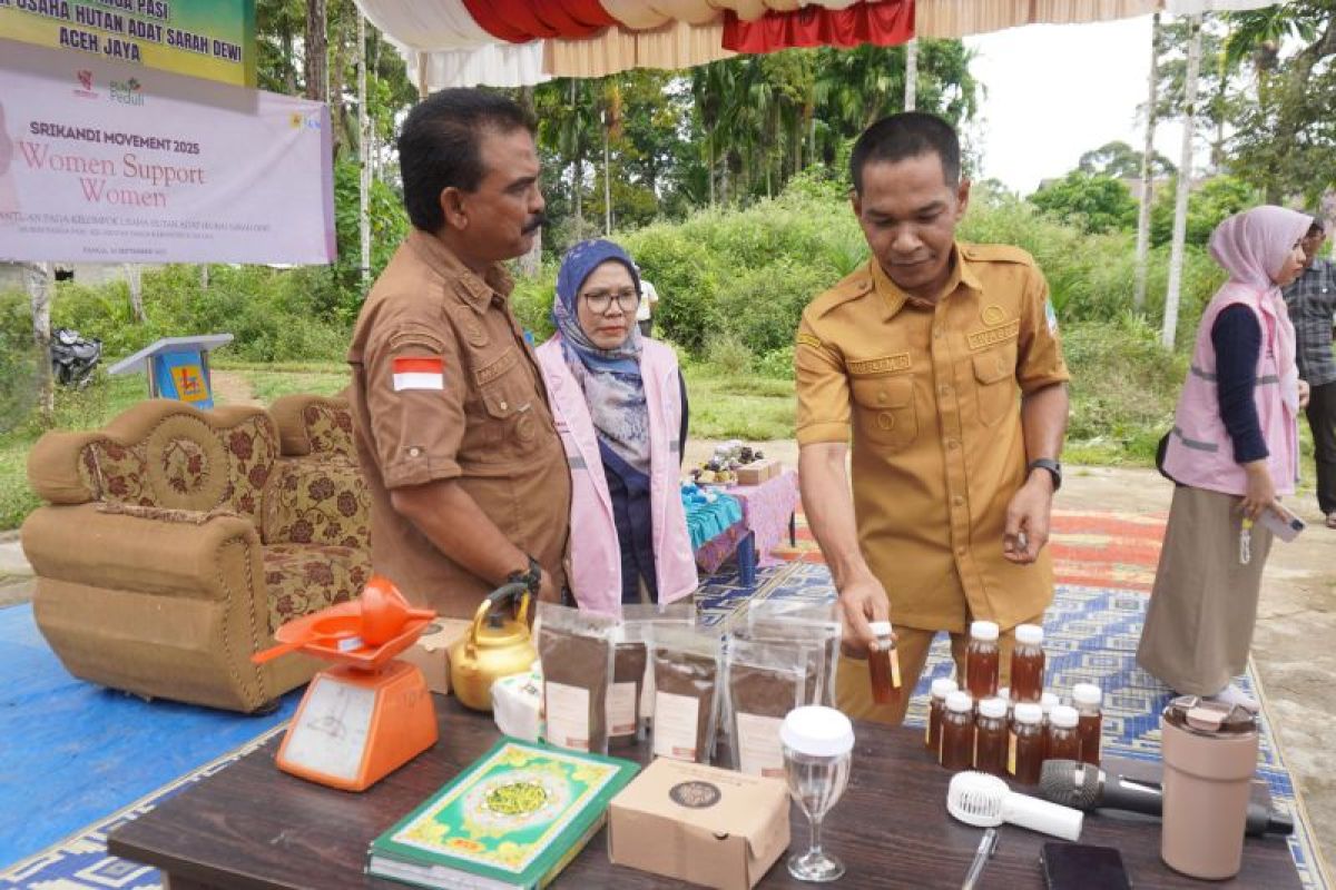 Kelompok usaha adat penghasil madu dapat dukungan modal
