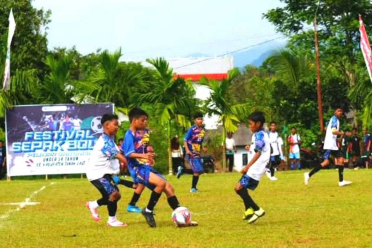 20 tim ikuti Festival Sepak Bola Pelajar dan Umum U-14 se-Tanah Laut 2025