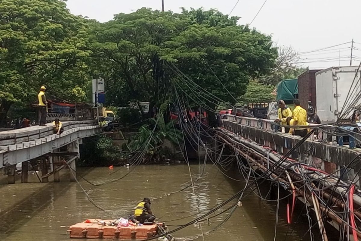 Bina Marga DKI benahi kabel semrawut di Jalan Raya Kapuk