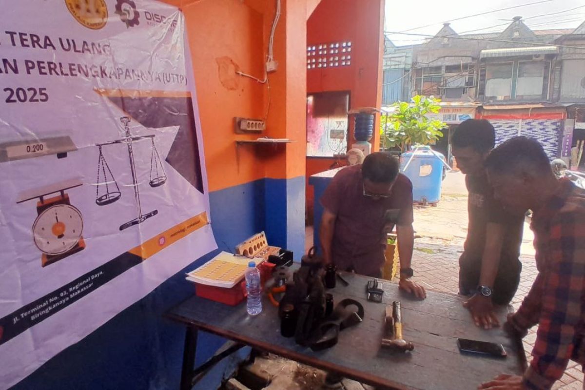 Disdag Makassar tera ulang  alat ukur pedagang pasar
