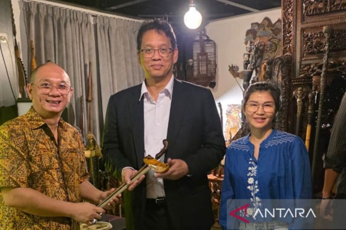 Pelestari persembahkan pusaka Kiai Udan Mas ke Menkeu Purbaya