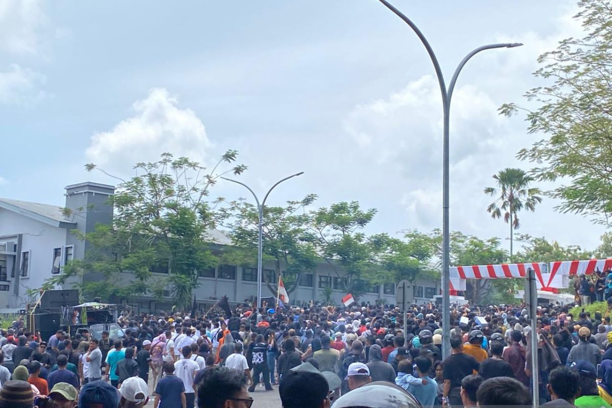 Aksi demonstrasi di Kantor PT Timah Babel