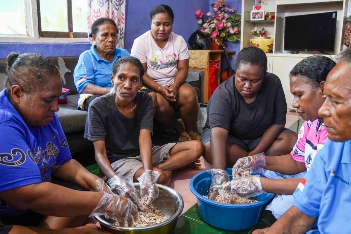 Pertamina Patra Niaga bantu kampung bright gas kembangkan  ikan asar di Jayapura